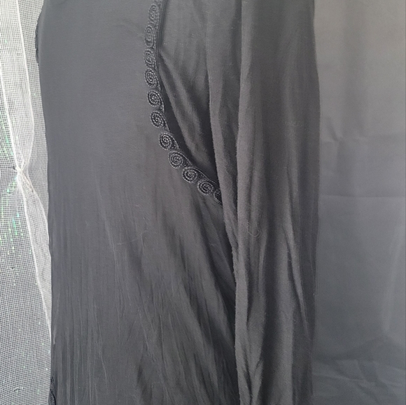 Lady's black mini dress - Picture 5 of 5